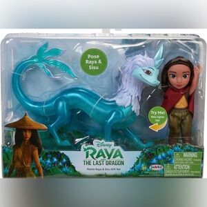 Disney Raya and The Last Dragon Petite Raya & Sisu Gift Set Sisu Lights Up NEW